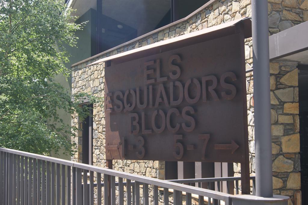 Apartaments Els Esquiadors Llorts Екстер'єр фото