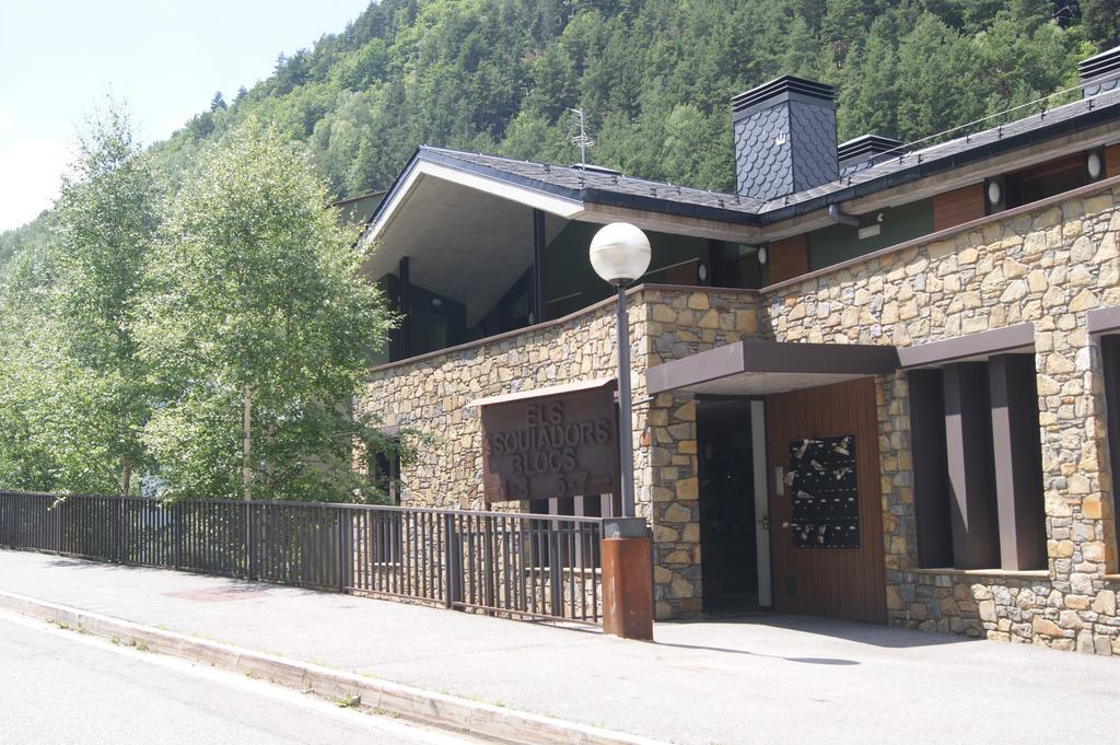 Apartaments Els Esquiadors Llorts Екстер'єр фото