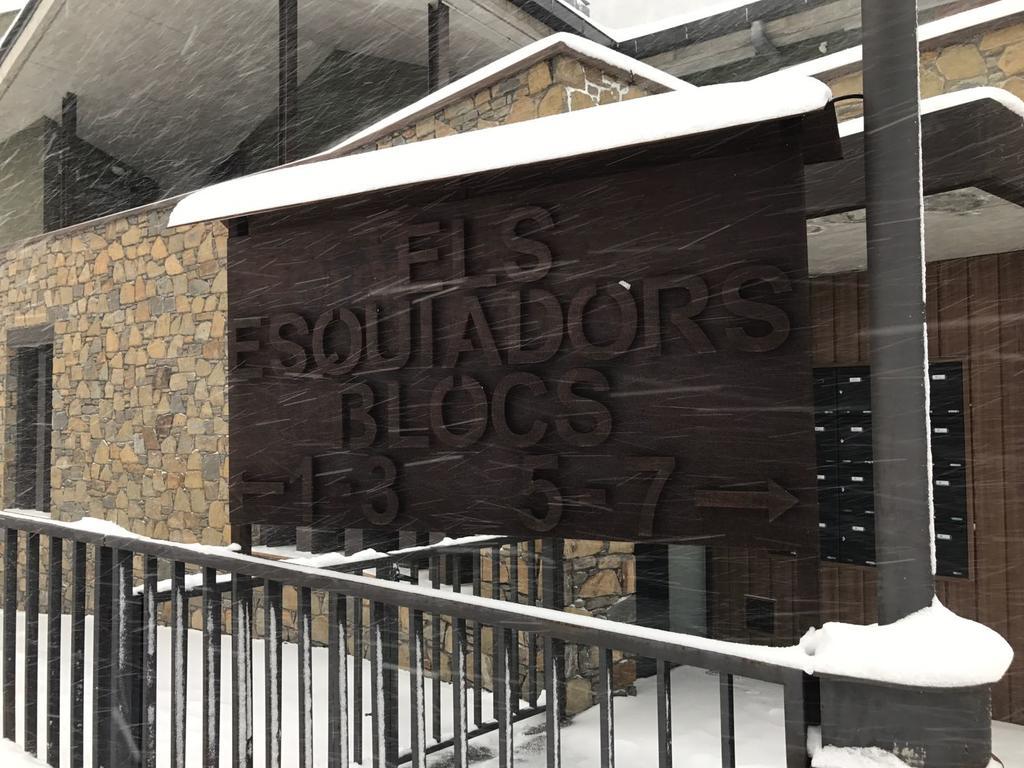 Apartaments Els Esquiadors Llorts Екстер'єр фото