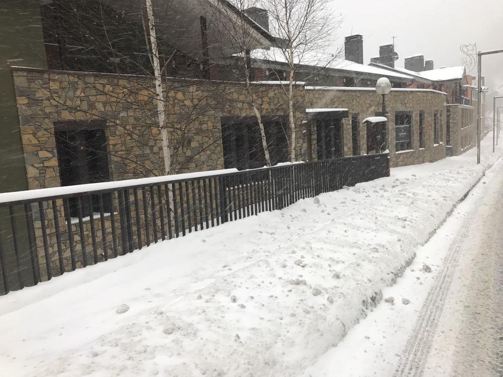 Apartaments Els Esquiadors Llorts Екстер'єр фото
